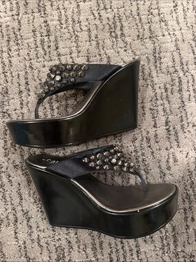 Callisto Black Studded Wedge Thong Sandals women’s size 8